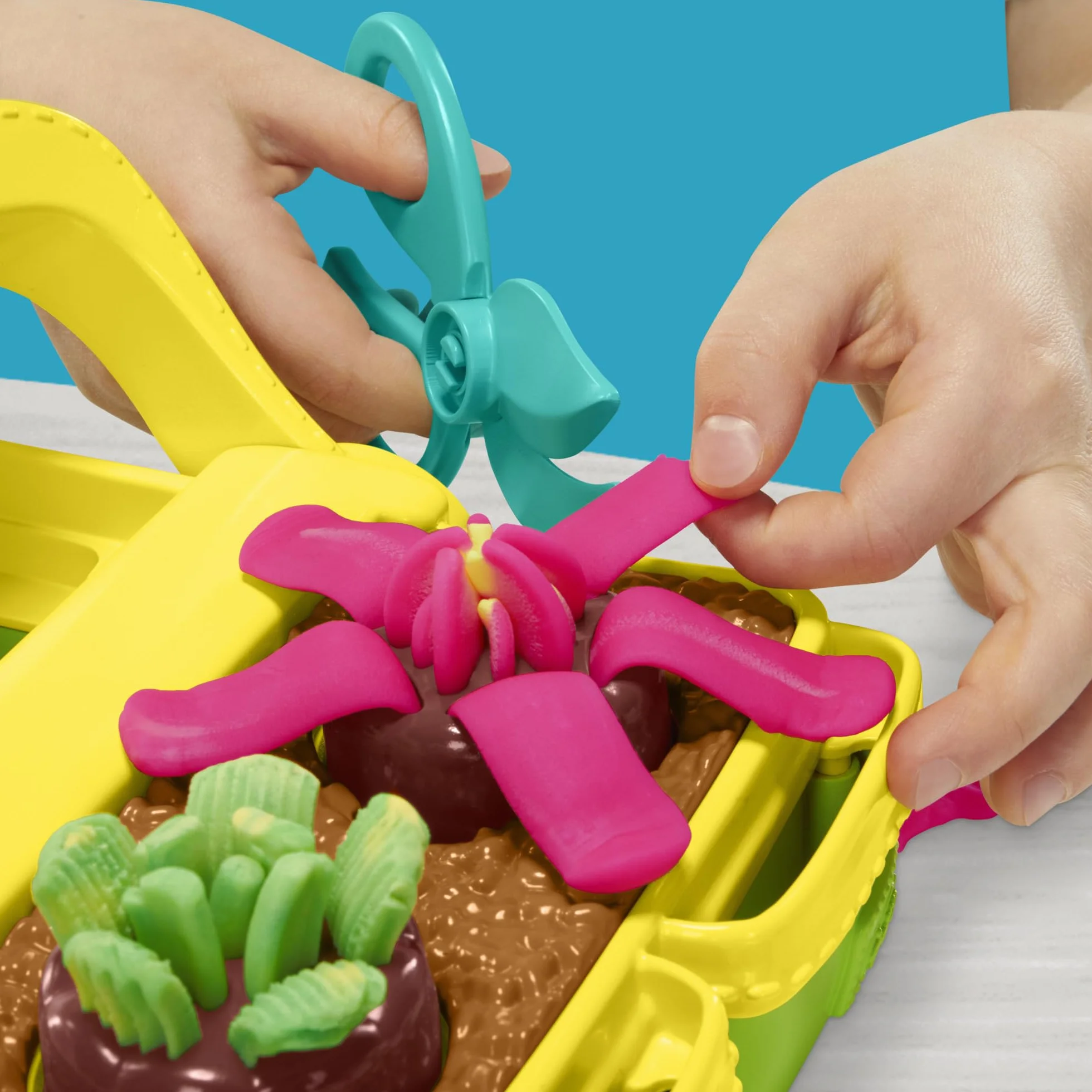 Play-Doh Hasbro Jardín, Juguetes de Jardinería para Niños y Niñas de 3 Años o Más, Manualidades Creativas, Idea de Regalo, Maceta con Flores, Margarita y Rosas