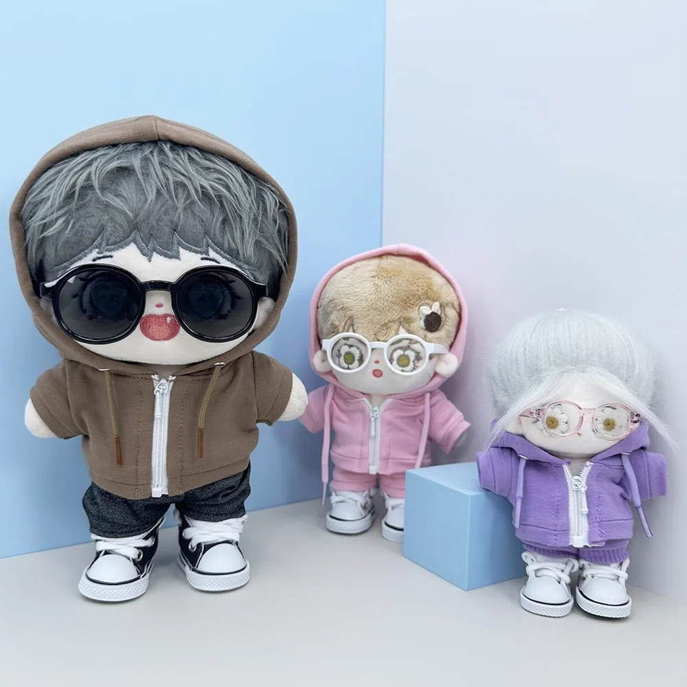 niannyyhouse Ropa de muñeca de felpa de 10 cm, 15 cm, 20 cm, con capucha, pantalones, gafas, zapatos de lona, ropa deportiva, juguete de peluche suave (rosa-20 cm)