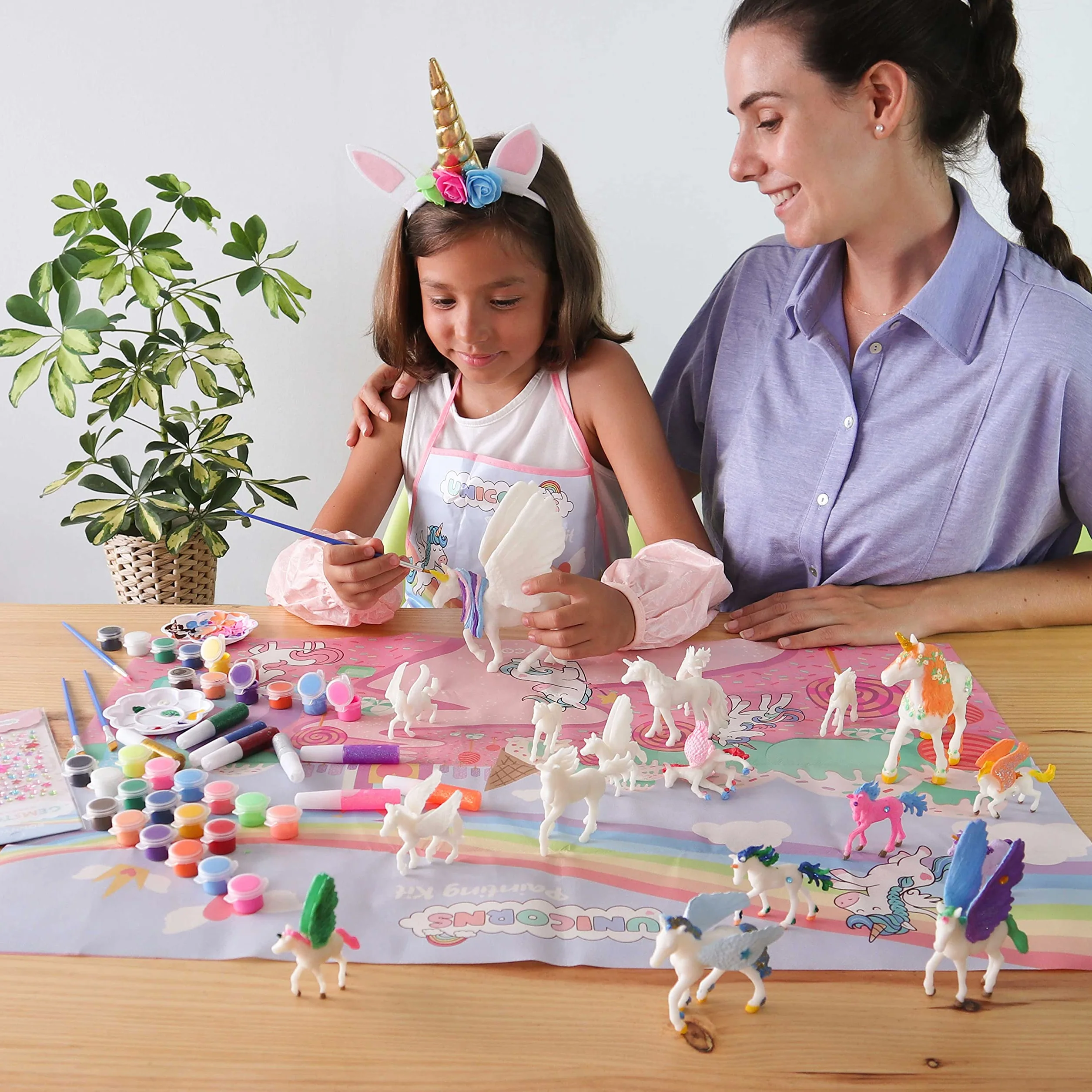 BONNYCO Unicornios para Niñas Figuras para Pintar Kit con 18 Unicornios. Set Manualidades Niñas, Juguetes con Brillo en la Oscuridad 3 4 5 6 7 8 9 10 Años. Regalos Niños en Cumpleaños y Navidad