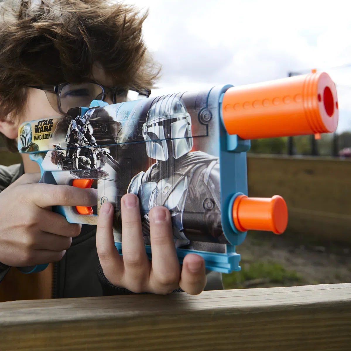 NERF Star Wars The Mandalorian Dart Blaster 12 Elite Darts Clip Interno Juguetes Foam Blaster para niños y niñas de 8 años